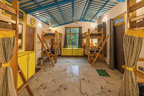 The Hosteller Mussoorie By The Streamside, Kempty