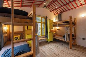 The Hosteller Mussoorie By The Streamside, Kempty