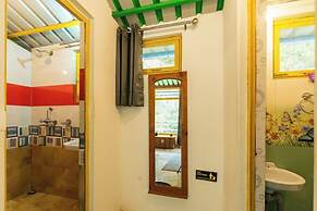 The Hosteller Mussoorie By The Streamside, Kempty