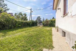 Cozy House  Terrace &Garden  Sleeps 34