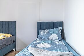 Cozy House  Terrace &Garden  Sleeps 34