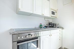 Cozy House  Terrace &Garden  Sleeps 34