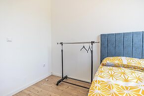 Cozy House  Terrace &Garden  Sleeps 34