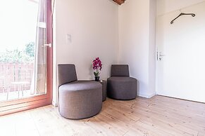 Cozy House  Terrace &Garden  Sleeps 34