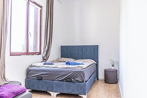 Cozy House  Terrace &Garden  Sleeps 34