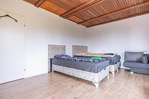 Cozy House  Terrace &Garden  Sleeps 34