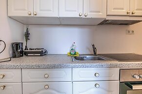 Cozy House  Terrace &Garden  Sleeps 34