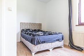 Cozy House  Terrace &Garden  Sleeps 34