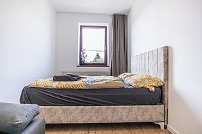 Cozy House  Terrace &Garden  Sleeps 34