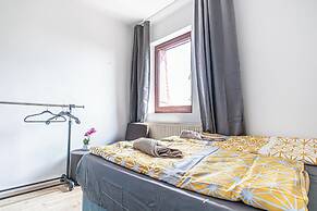 Cozy House  Terrace &Garden  Sleeps 34