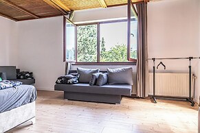 Cozy House  Terrace &Garden  Sleeps 34