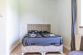 Cozy House  Terrace &Garden  Sleeps 34