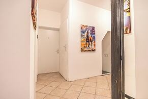 Cozy House  Terrace &Garden  Sleeps 34