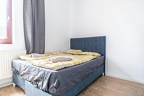 Cozy House  Terrace &Garden  Sleeps 34