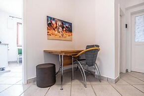 Cozy House  Terrace &Garden  Sleeps 34