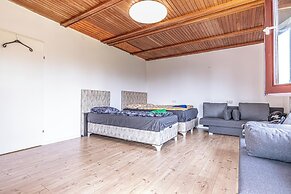 Cozy House  Terrace &Garden  Sleeps 34