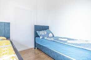 Cozy House  Terrace &Garden  Sleeps 34