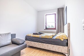 Cozy House  Terrace &Garden  Sleeps 34