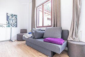 Cozy House  Terrace &Garden  Sleeps 34