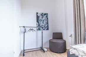 Cozy House  Terrace &Garden  Sleeps 34