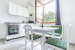 Cozy House  Terrace &Garden  Sleeps 34