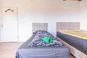 Cozy House  Terrace &Garden  Sleeps 34