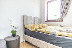 Cozy House  Terrace &Garden  Sleeps 34