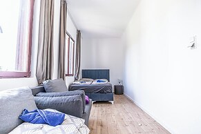 Cozy House  Terrace &Garden  Sleeps 34