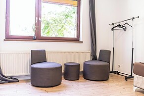 Cozy House  Terrace &Garden  Sleeps 34