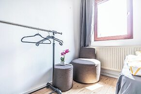 Cozy House  Terrace &Garden  Sleeps 34