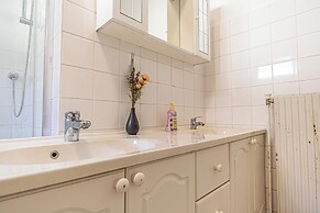 Cozy House  Terrace &Garden  Sleeps 34