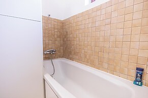 Cozy House  Terrace &Garden  Sleeps 34