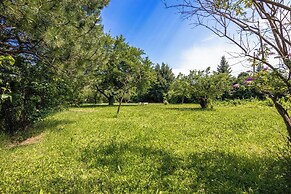 Cozy House  Terrace &Garden  Sleeps 34