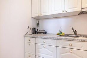 Cozy House  Terrace &Garden  Sleeps 34