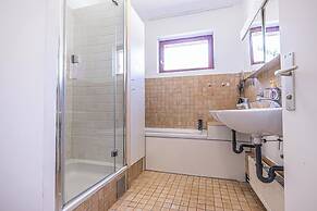 Cozy House  Terrace &Garden  Sleeps 34