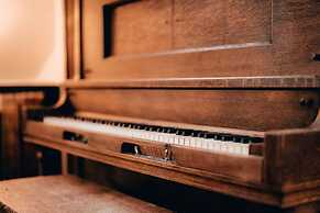 Moonridge Mountain Retreat