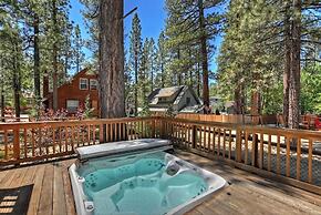 Teakwood Cozy Wood Cabin with Fireplace