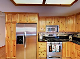 Teakwood Cozy Wood Cabin with Fireplace