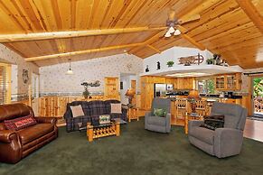 Teakwood Cozy Wood Cabin with Fireplace