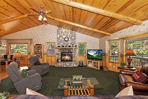 Teakwood Cozy Wood Cabin with Fireplace