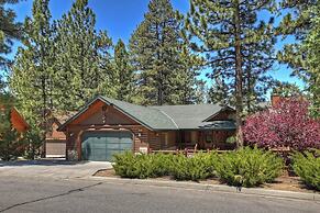 Teakwood Cozy Wood Cabin with Fireplace