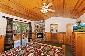 Teakwood Cozy Wood Cabin with Fireplace