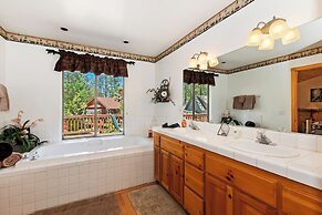 Teakwood Cozy Wood Cabin with Fireplace