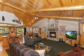 Teakwood Cozy Wood Cabin with Fireplace