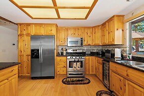 Teakwood Cozy Wood Cabin with Fireplace