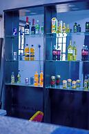 Heroes Luxury Apartments and Suites