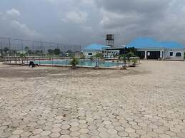 Heroes Luxury Apartments and Suites