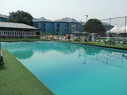 Heroes Luxury Apartments and Suites