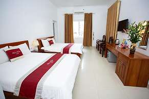 Hoa Binh Tam Dao Hotel