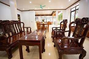 Hoa Binh Tam Dao Hotel